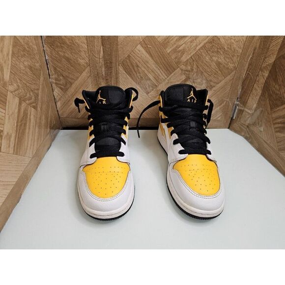 Jordan 1 Mid Women's University Gold Yellow Size 7.5. 623 - Picture 7 of 11